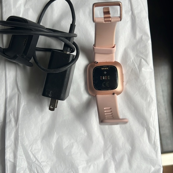 COPY - Fitbit pink Versa 2 - Picture 3 of 12